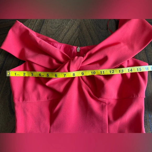 Trina Turk Red Bow Sheath Dress Size 4 Off Shoulder Crepe Cocktail Party 4 NWT - Picture 6 of 7